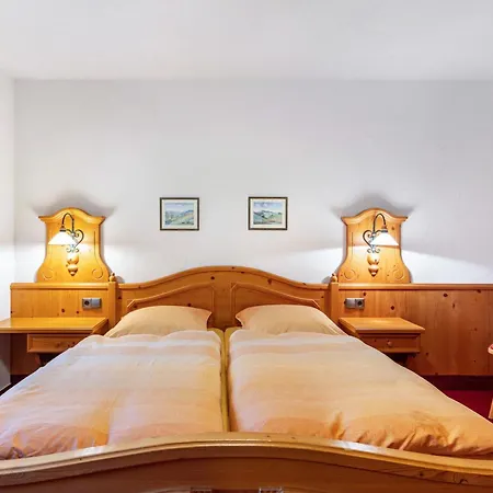 Cafe-restaurant-gaestehaus Waldvogel フェルトベルク