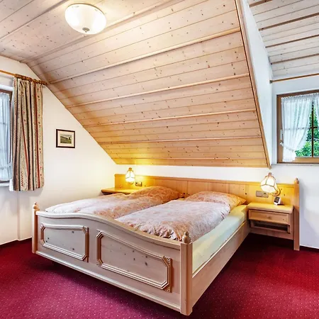 Konukevi Cafe-restaurant-gaestehaus Waldvogel 4*