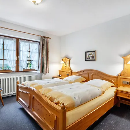 Konukevi Cafe-restaurant-gaestehaus Waldvogel 4*